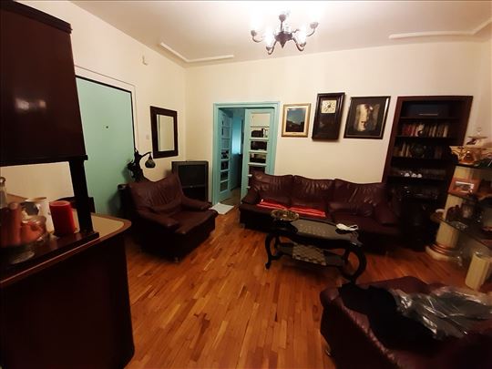 Luksuzan salonac od 90 m2 u Hađzi Prodanovoj