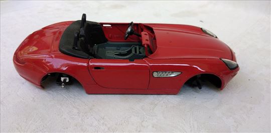 Burago BMW Z 8, 1 24, fali:tockovi,staklo,sedista