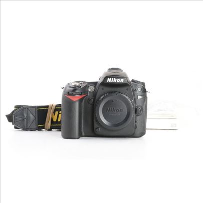 Nikon D90 telo (14442 slika) + objektivi (opciono)