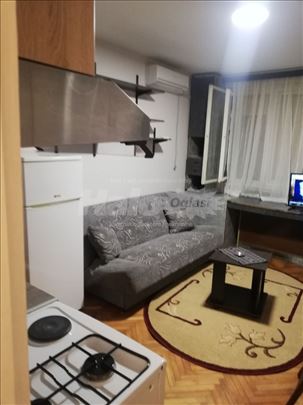 Izdajem garsonjeru na Karaburmi.