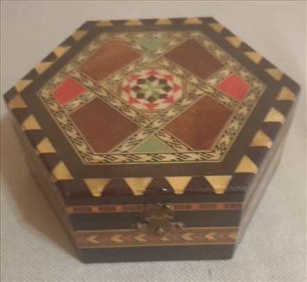  kutija iz antikvarnice