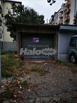 Izdajem garažu + parking mesto ispred 