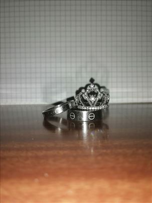 Cartier prsteni i prsten sa Swarowski kristalima. 