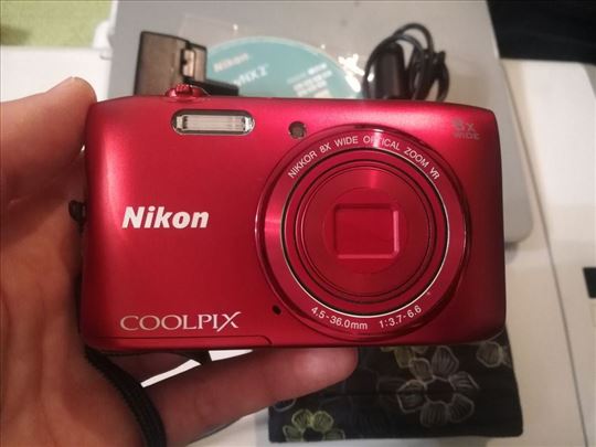 Fotoaparat Nikon S3600 crven