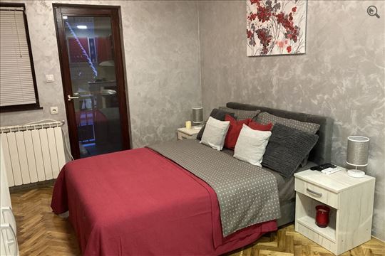 Bordeaux Novi Sad, Stari Grad - Karadjordje sta