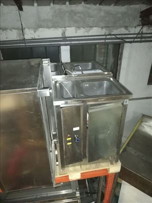 Prohrom sanitarni lavabo sa sterilizatorom