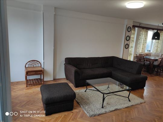 Moderan i komforan porodični stan