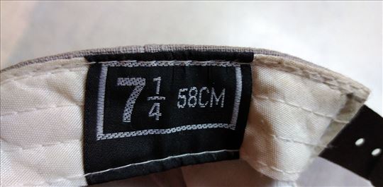 Kačket New Era podesiv 58 cm. ocuvan.Imam jos puno