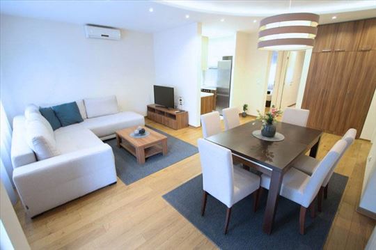 Super 3.0 stan, nova zgrada, garaža! ID 4563