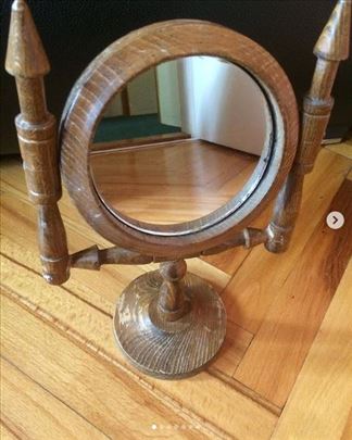 Staro drveno ogledalo 