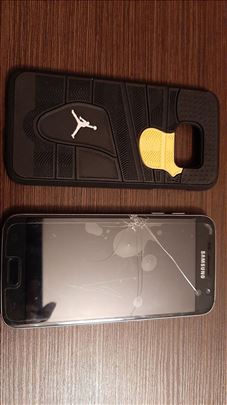 Neispravan telefon i futrola