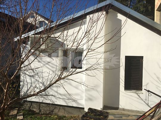 Izdajem garsonjeru u Zemunu ( gornji grad)