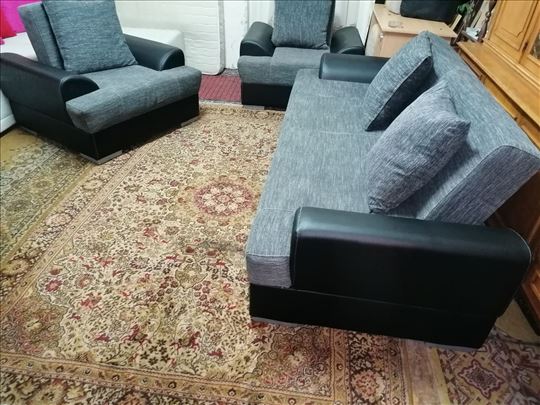 Prodajem simpovu garnituru