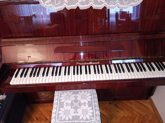 Prodajem pianino "Čajkovski"