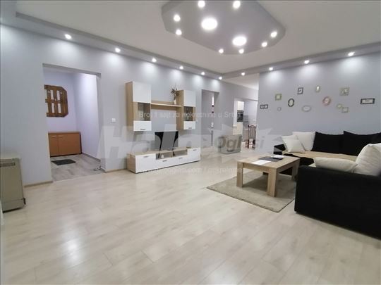 Trosoban stan / 72m2 / Beograd - Krnjača