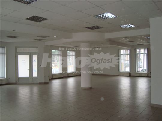 Izdajem poslovni prostor 200 m2