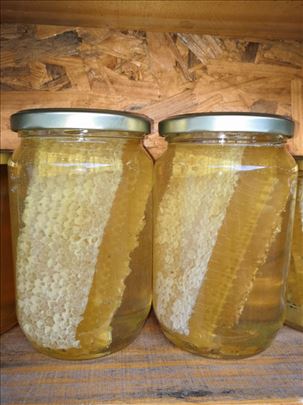 Saće u bagremovom medu - 1kg