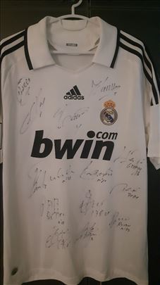 Real Madrid dres iz 2008.god sa potpisima igraca