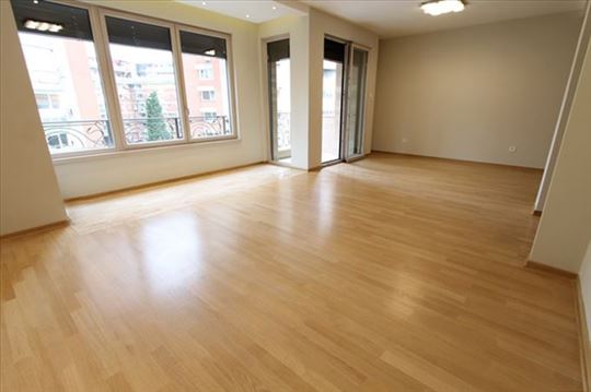 Lux stan blizu Kalenića, 2 garaže, ID 3552