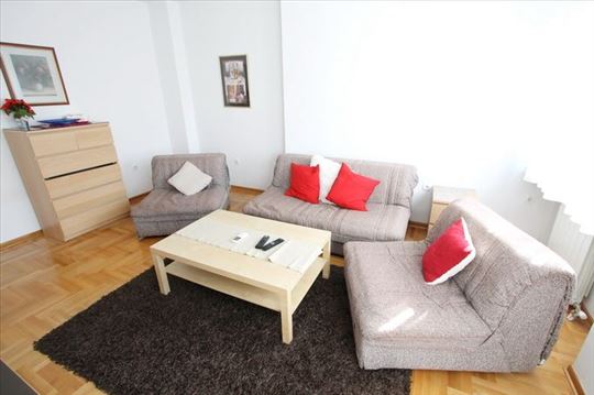 Odličan 2.5 stan u strogom centru!  ID 5352