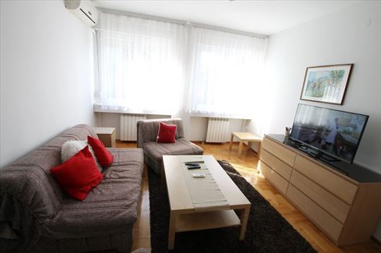 Odličan 2.5 stan u strogom centru!  ID 5352