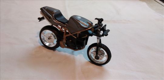 Maisto motor Ducati Superbike 1;18,fali far