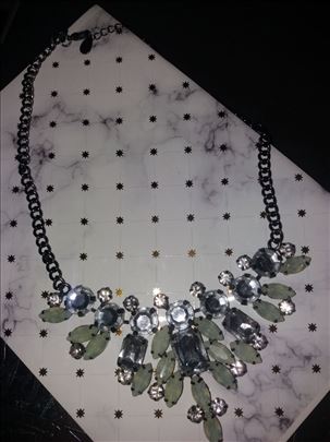 Ženska ogrlica sa mint zelenim detaljima