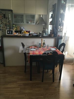 Luksuzan stan na idealnoj lokaciji