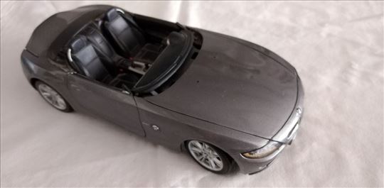 Maisto BMW Z4.1:18, China, fali staklo i volan.