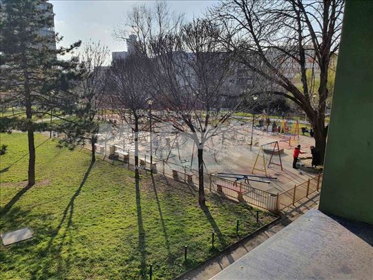 Izdajem stan u ulici Admirala Geprata