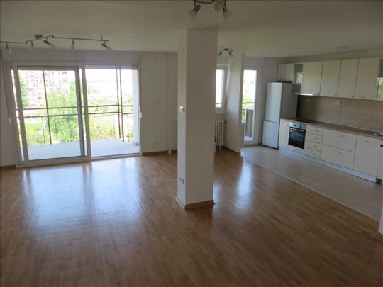 Odličan stan sa garažom, može i kao PP 