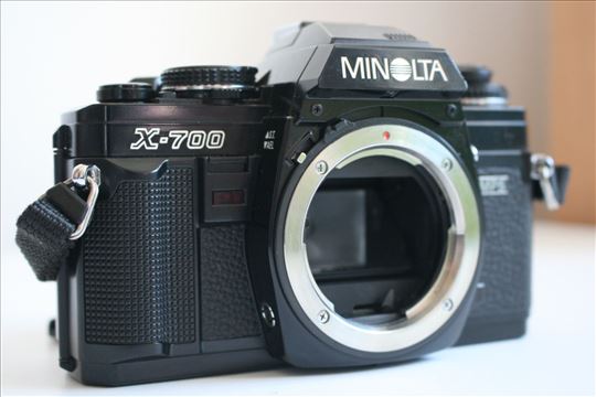  Minolta X-700 telo 