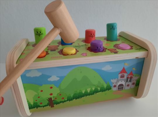Zabavna drvena igračka sa čekićem
