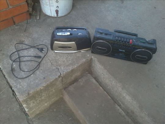 Dva neispravna radio kasetofona