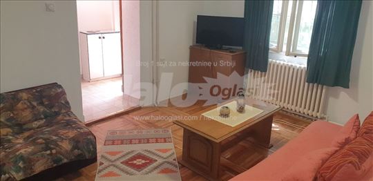 Skroz opremljen stan,45m2,troškovi minimalni