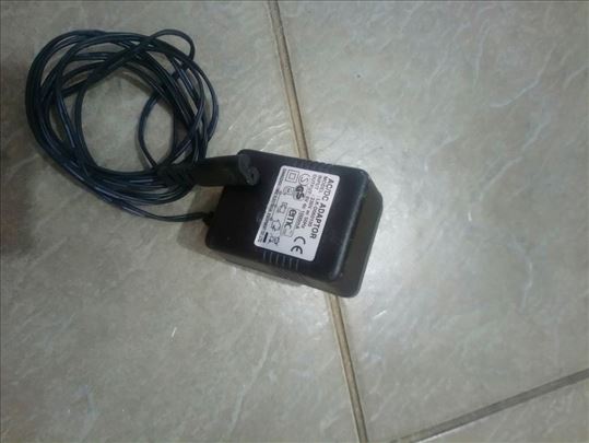 Adapter za automobile i motore na akumulator 