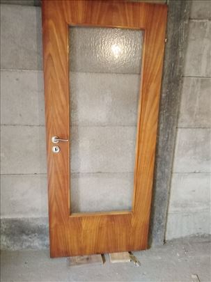 Drvena vrata sa staklom