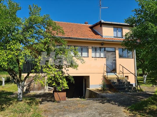 Barajevo stambena kuća sa šljivikom