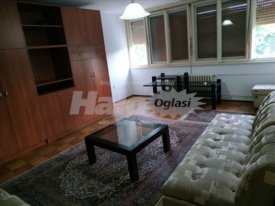 Prodajem dvosoban stan na Konjarniku 71 m2