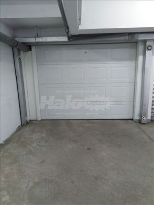 Garaža u srcu Vračara