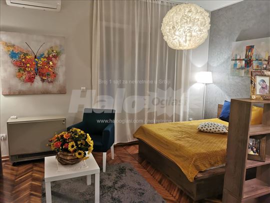Prelepa LUX garsonjera na Vračaru!
