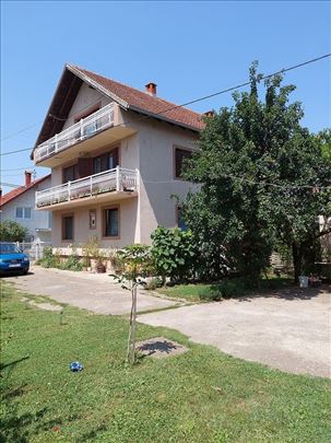 Kuća sa poslovnom halom, Lukovica