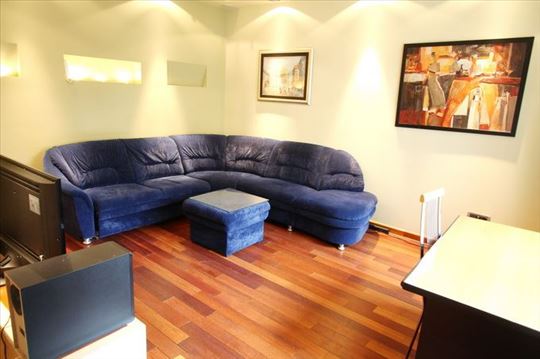 Renoviran,prostran 2.0 stan,centar, ID 8772 