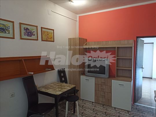 Zvezdara izdajem jednoiposoban namešten stan