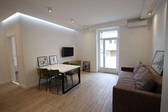 Moderan, kompletno renoviran stan, centar, ID 7721