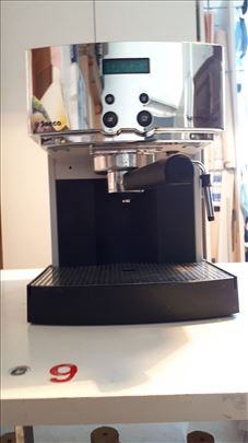 Aparat za espresso sa sopstvenim mlinom za kafu