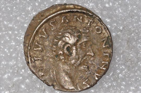 Rim, denar cara Antonija Pija  2