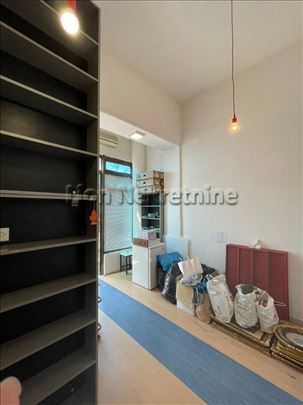Lokal Banovo brdo 16m2+5m2 sa troškovima!