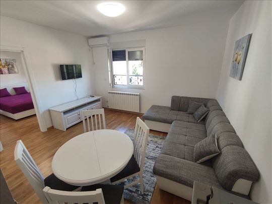 Fenomenalan, potpuno nov stan u centru