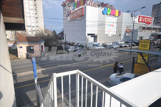 Izdajem poslovni prostor